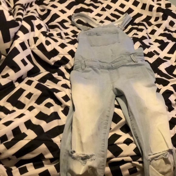 Overalls ✨ - Picture 2 of 5